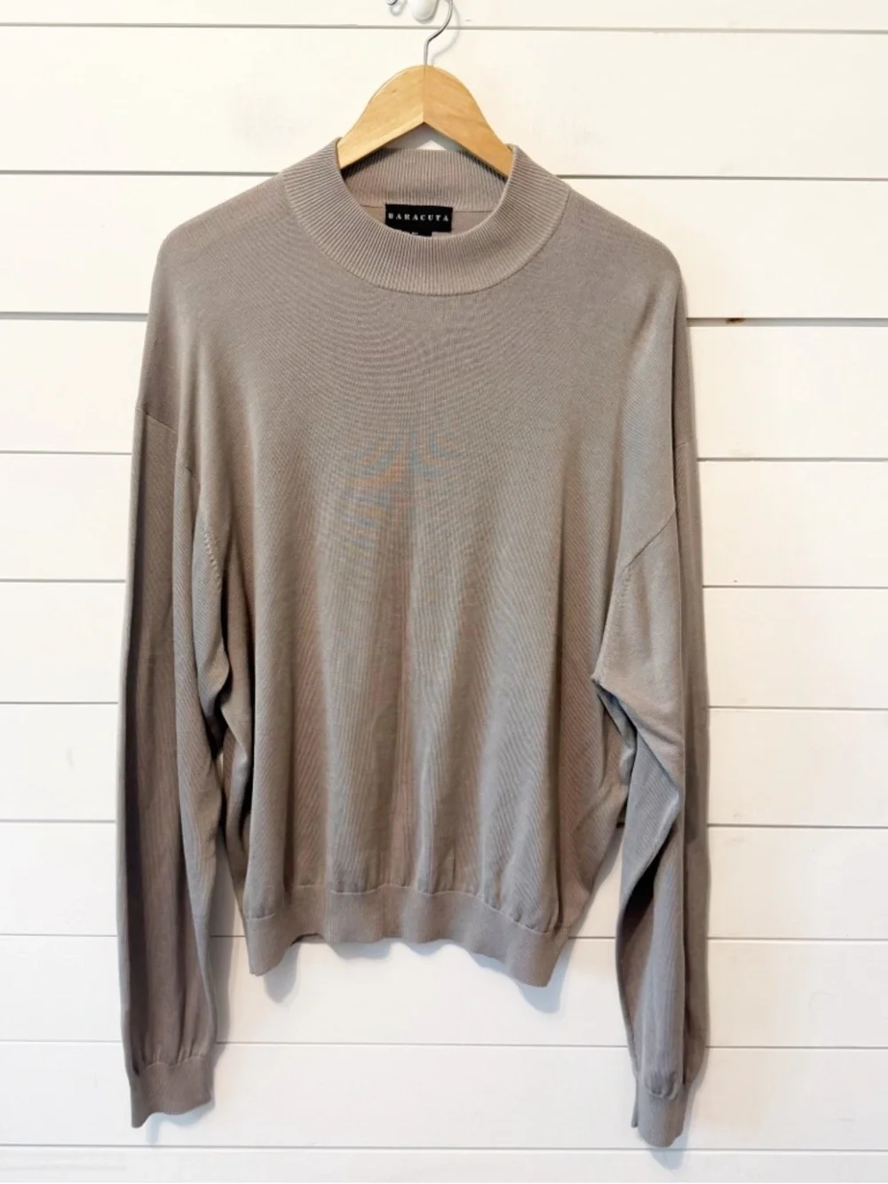 Baracuta | Men’s mock neck Silk Blend sweater in a light grey Size XLarge